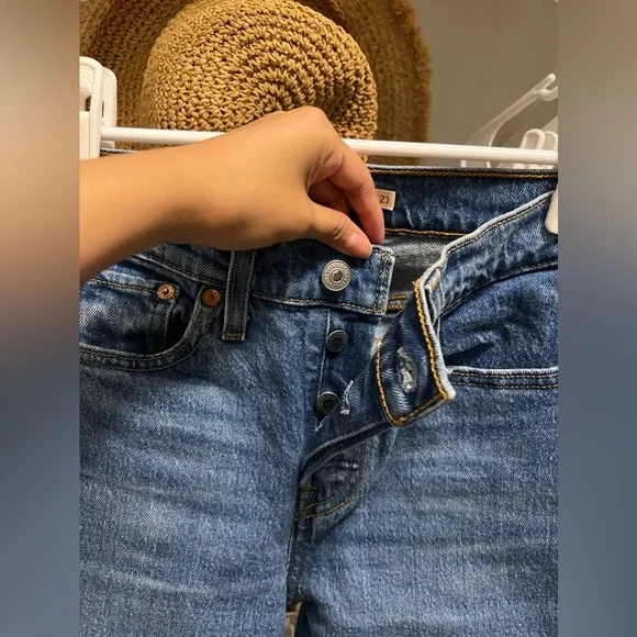 Levi’s Premium Wedgie Straight Leg Jeans - Picture 6 of 10